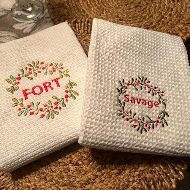 festive holiday wreath H